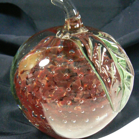 Vintage Clear & Red Controlled Bubbles APPLE with Leaf Art Glass Paperweight - Picture 7 of 9